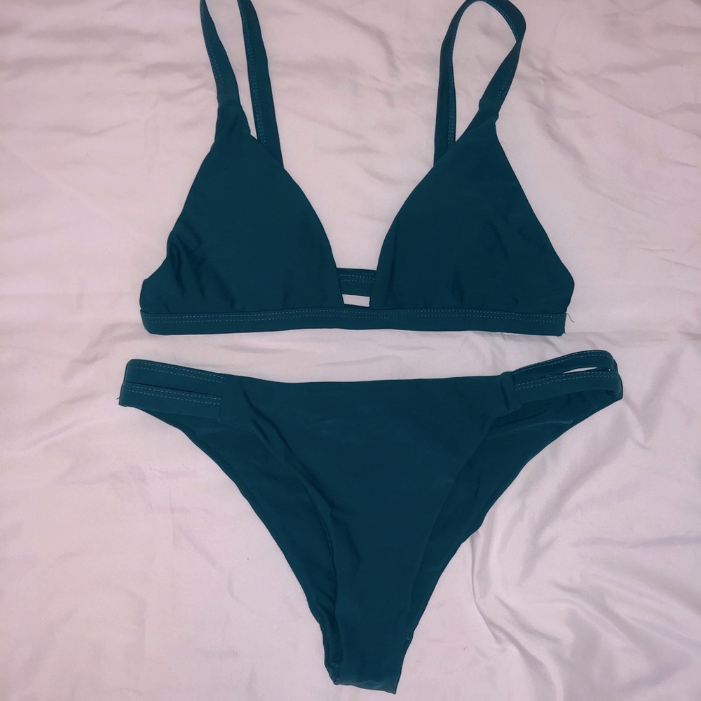 Turquoise bikini - Picture 2 of 2